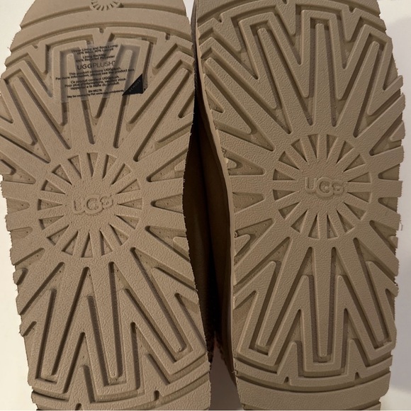 Ugg tazz new without box size 9 - Picture 3 of 4